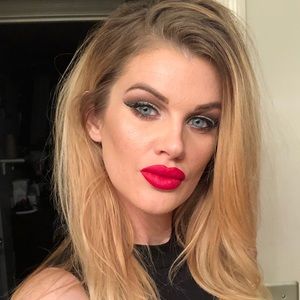 Meet your Posher, Cassandra